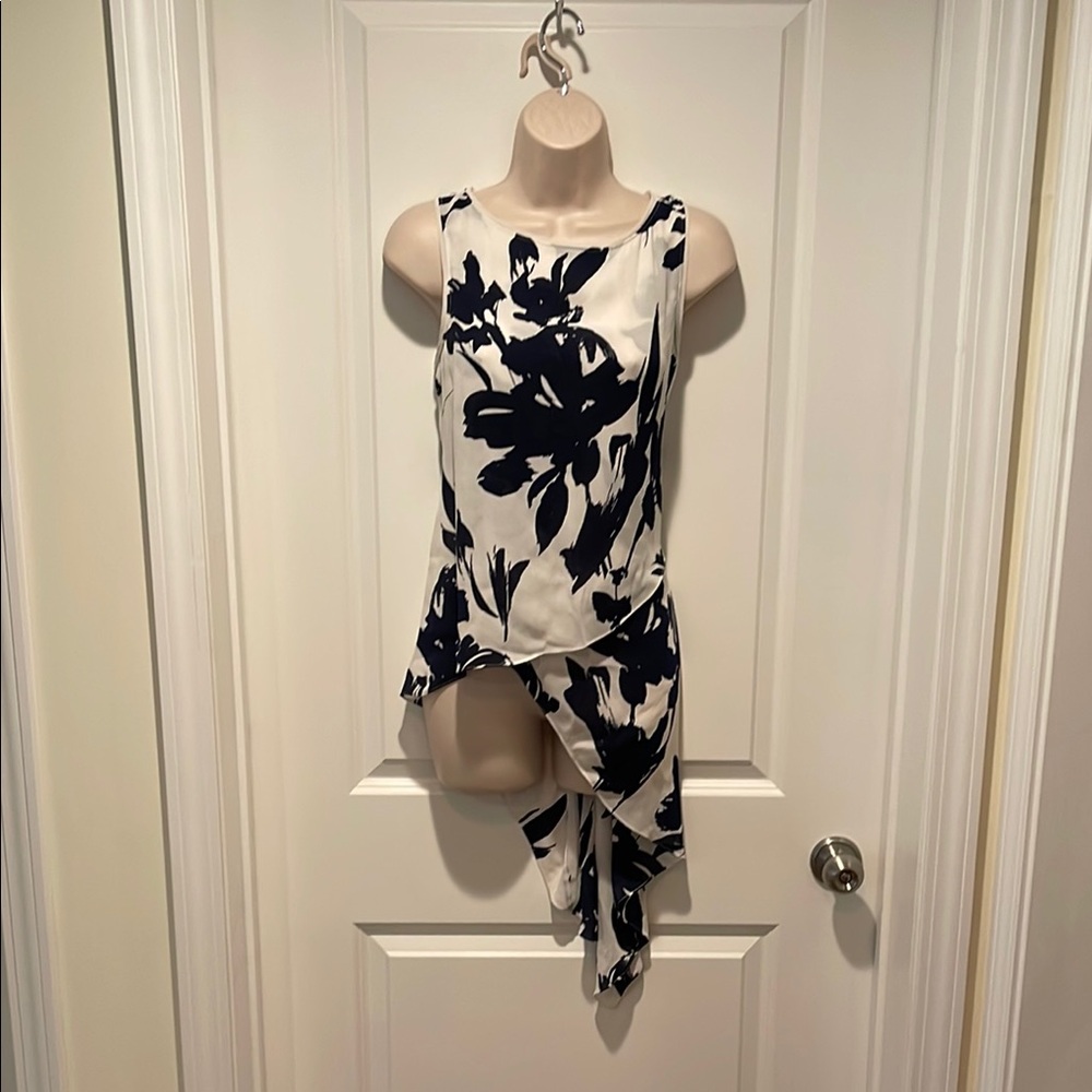 White House Black Market Asymmetrical Cream and navy Tank Top Sz SMALL
